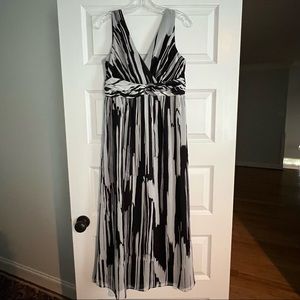Chico’s size 1 , Black & White sleeveless Maxi dress.